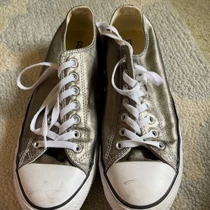 EUC Size 10 Converse low Top in shiny bronze.